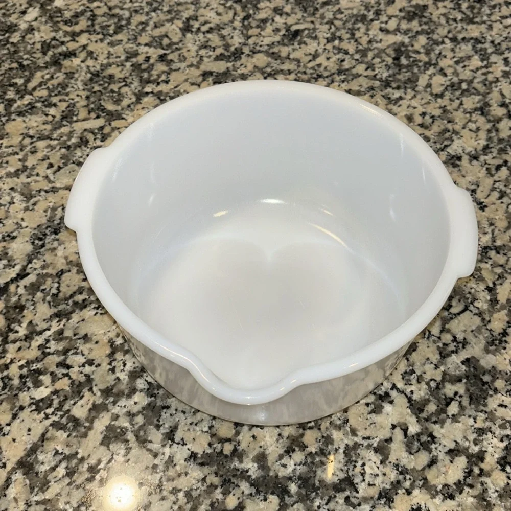 Vtg GlassBake 9 Made for Sunbeam White Glass Mixing Bowl 9” x 4 1/2” pour spout